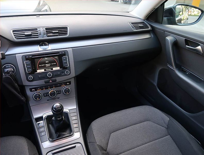 Volkswagen Passat (2013) 2.0 TDI, Navi, Tempomat - fotka 8 z 21