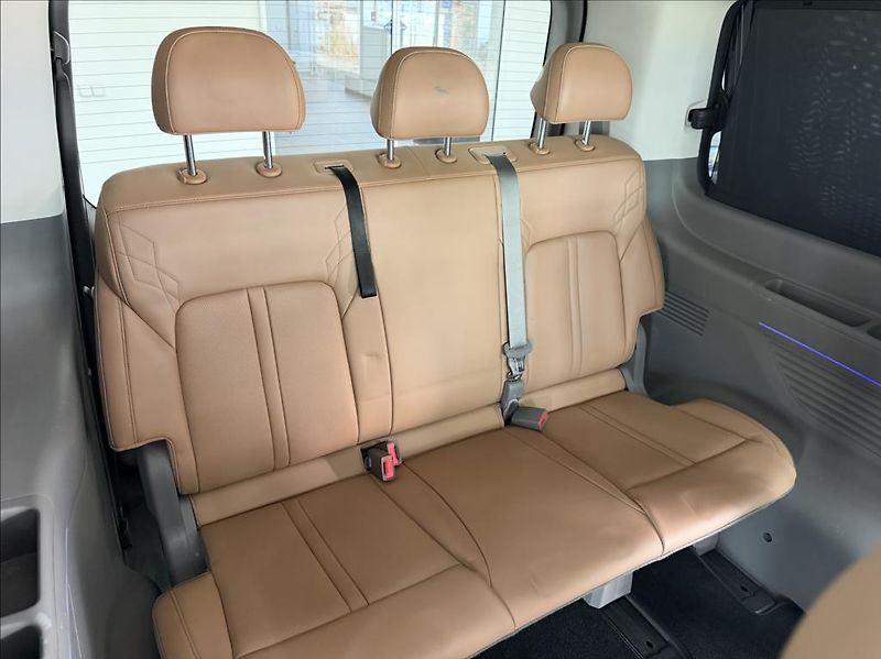 Hyundai Staria 2,2 CRDi, Signature 4WD, 7míst - fotka 18 z 24