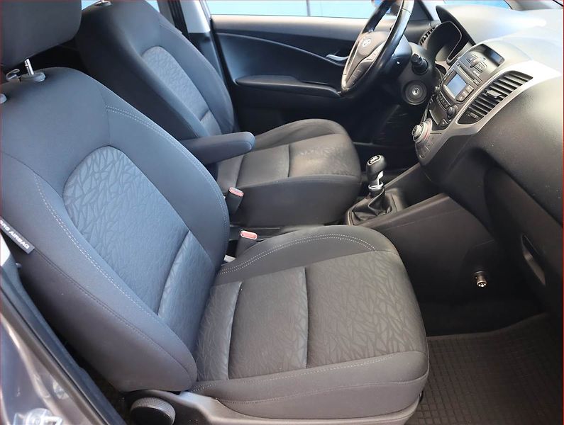 Hyundai ix20 (2013) 1.6 CVVT, Serv.kniha, Tempomat - fotka 9 z 16