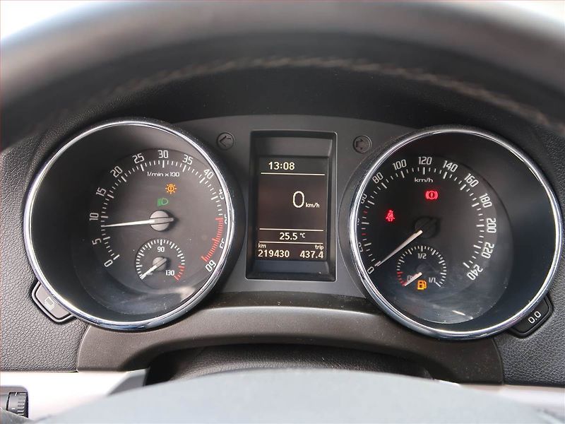 Škoda Yeti (2010) 2.0 TDI, 4X4, Tempomat - fotka 11 z 17