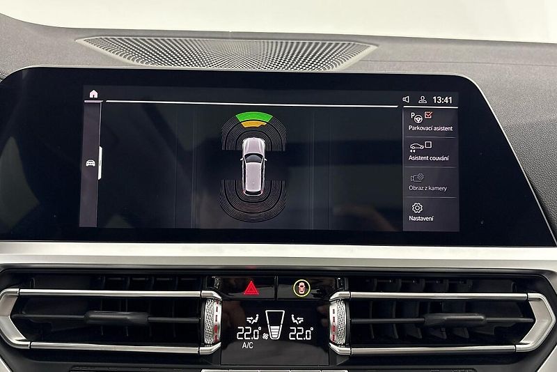 BMW Řada 3 320d xDrive - fotka 20 z 27
