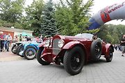 Na akci Jízda do vrchu a výstava historických vozidel se představilo na tři sta automobilů a motocyklů.