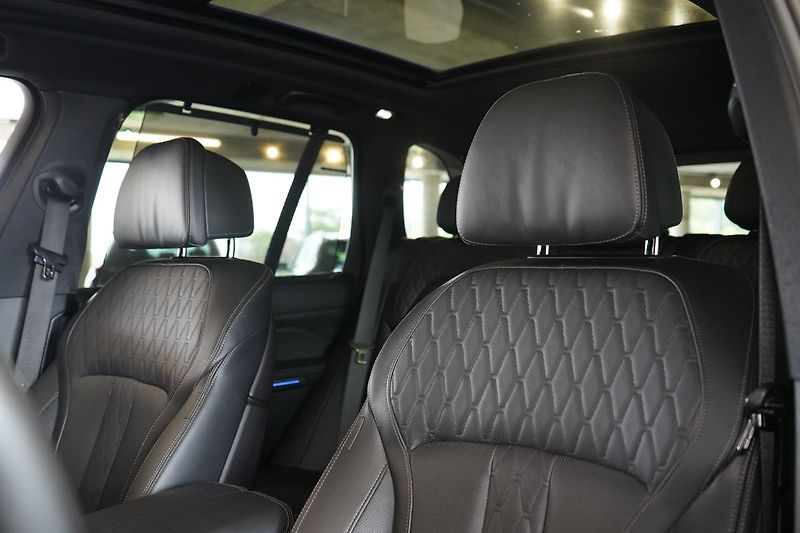 BMW X5 M50d, M Professional, Masáž - fotka 24 z 57