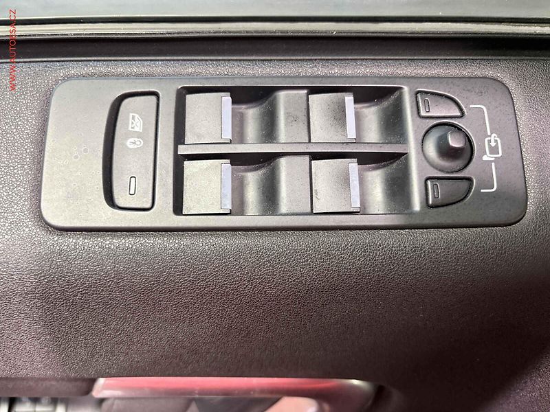 Land Rover Discovery Sport (2018) 2.0 TD4 4X4, AT, bixen, panor - fotka 12 z 18