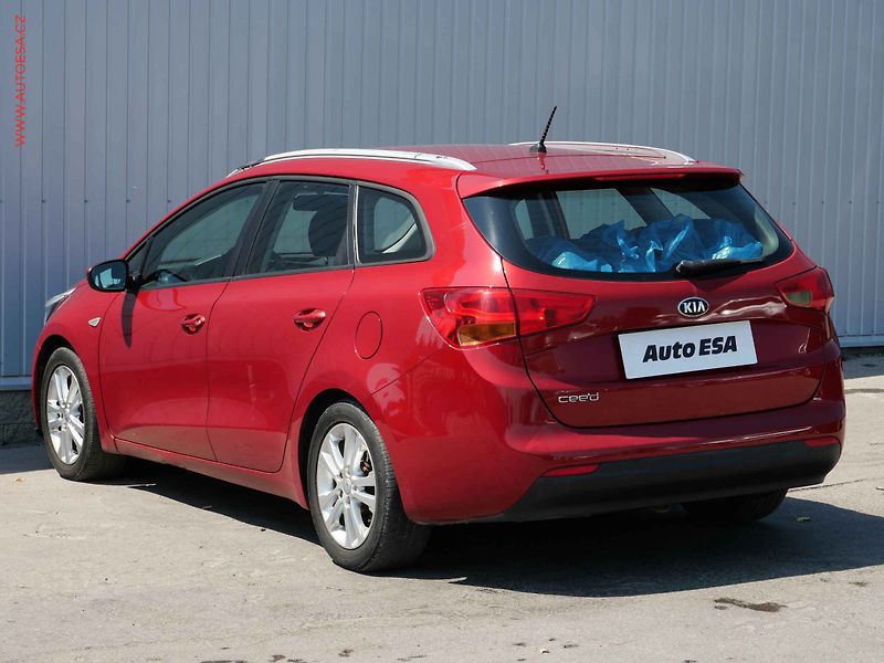 Kia Ceed (2014) 1.6 GDi, ČR, AC - fotka 6 z 15