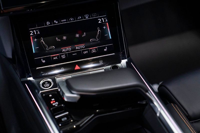 Audi e-tron 55 300kW SB BlackEd Taž ZÁRUKA - fotka 21 z 40