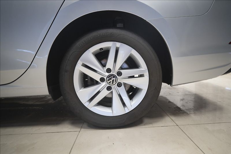 Volkswagen Golf 1,5 eTSI DSG KAMERA VÝHŘEV ČR - fotka 41 z 41