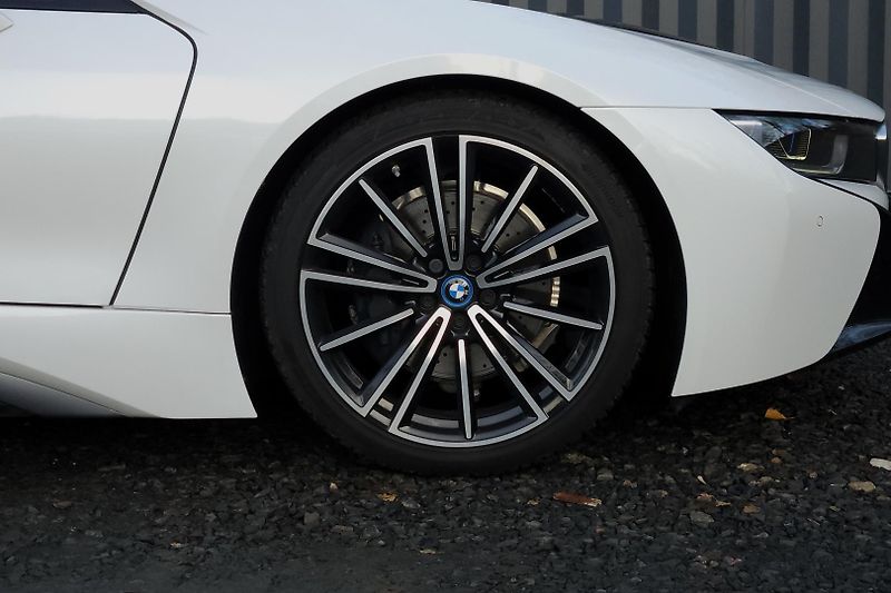 BMW i8 Coupe, Facelift, Lasery - fotka 10 z 31