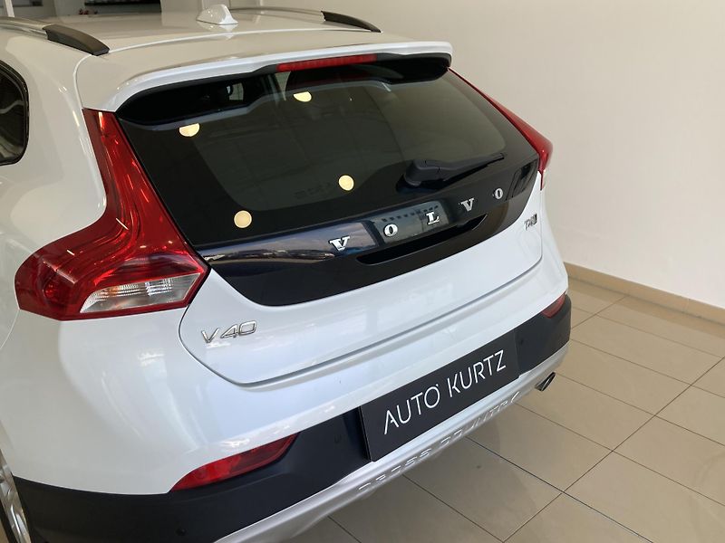 Volvo V40 CROSS COUNTRY T4  - REZERVACE - fotka 9 z 43