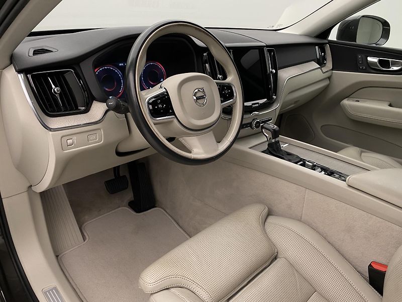 Volvo XC60 D4 AWD INSCRIPTION AUT  - fotka 4 z 45