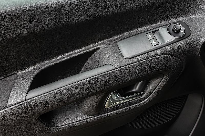 Citroën Berlingo (2026) 1,2 PLUS Petrol 110k + KAMERA - fotka 8 z 14