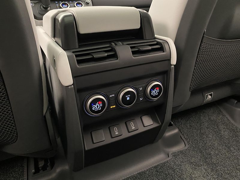 Land Rover Defender (2026) 110 P425 X-DYNAMIC HSE AWD AUT - fotka 60 z 67