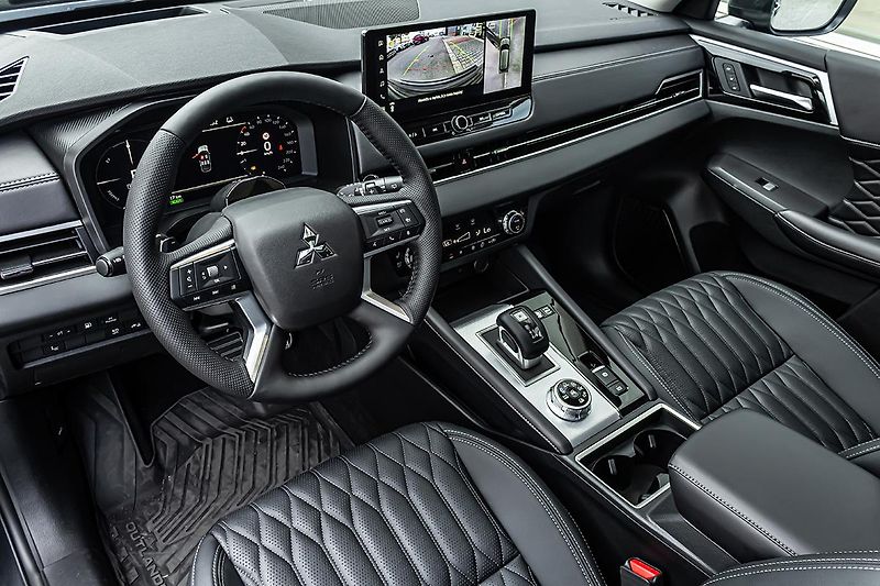 Mitsubishi Outlander (2025) 2,4 PHEV 4WD  Instyle - fotka 17 z 26