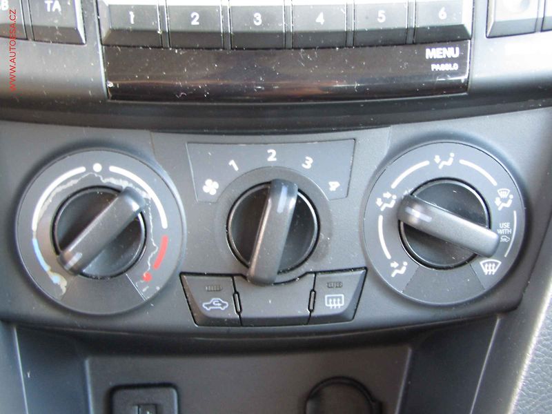 Suzuki Swift (2011) 1.2i - fotka 14 z 15