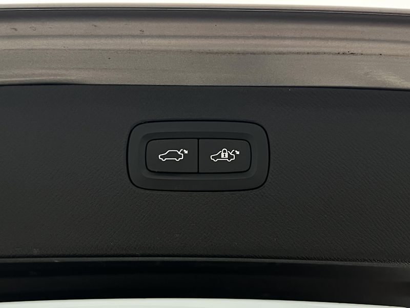 Volvo XC90 B5 AWD INSCRIPTION 7 MÍST - fotka 47 z 49