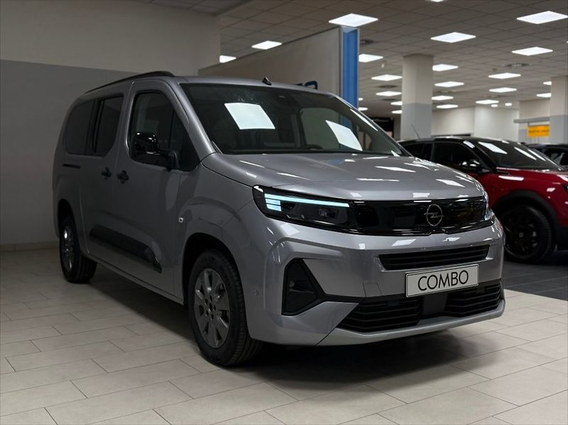 Opel Combo (2024) 1.5 Elegance Plus L2H1 AT8 - fotka 1 z 11