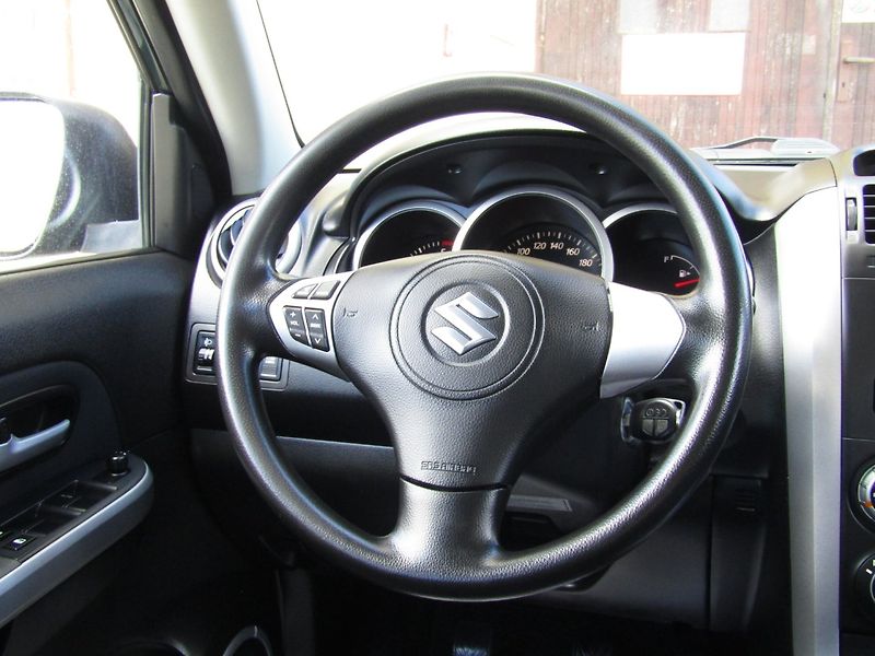 Suzuki Grand Vitara (2006) 1.9 DDiS 95kW  BEZ KOROZE - fotka 16 z 40