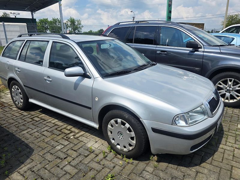 Škoda Octavia 1.6 MPI 75 KW TOUR ČR - fotka 4 z 9