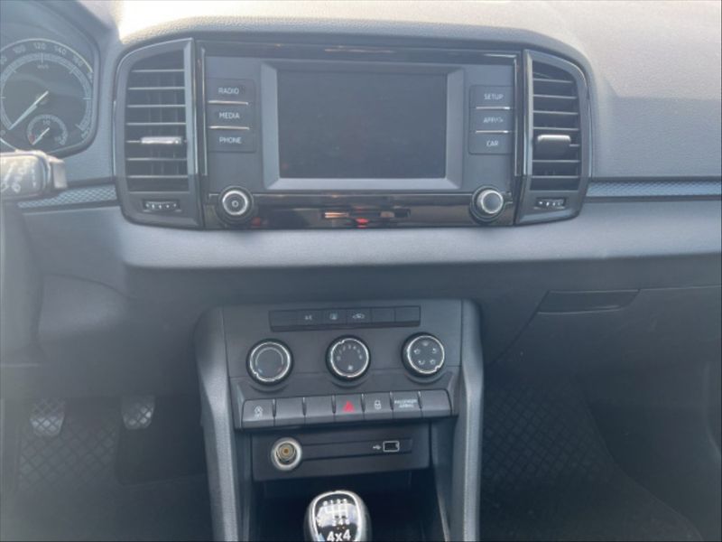Škoda Karoq 2,0 TDI 110 Active 4x4 - fotka 9 z 10