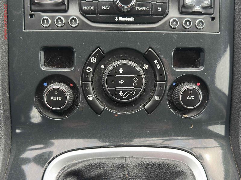 Peugeot 5008 (2015) 1.6 HDi, Navigace - fotka 16 z 20