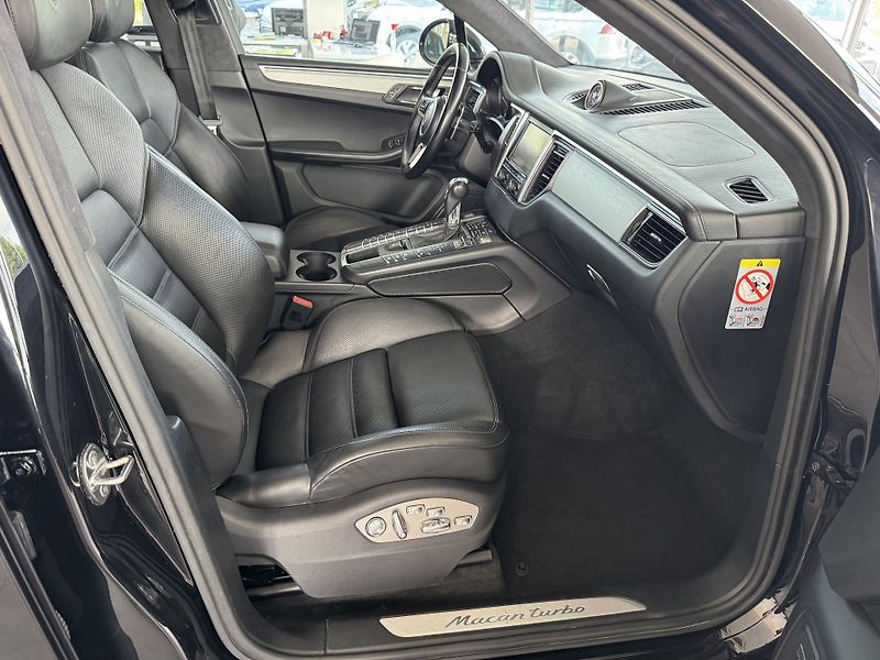 Porsche Macan (2015) 3,6 V6 Turbo CHRONO BOSE - fotka 27 z 35