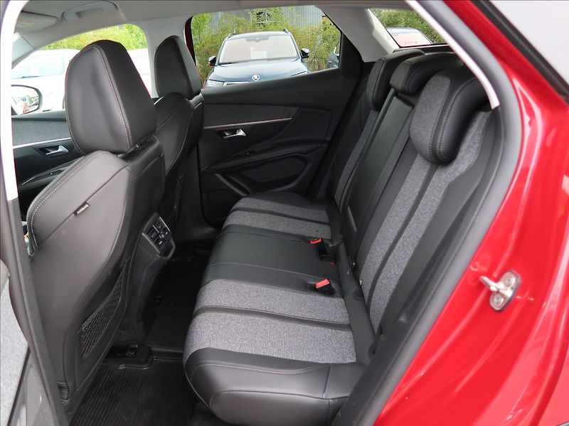 Peugeot 3008 1,2 PT,96kW,ALLURE,NovéČR,navi - fotka 19 z 26