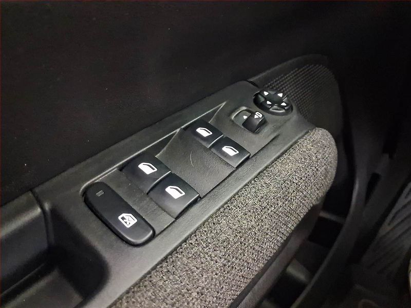 Citroën C3 Aircross (2021) C-Series 1.2 PureTech - fotka 16 z 16