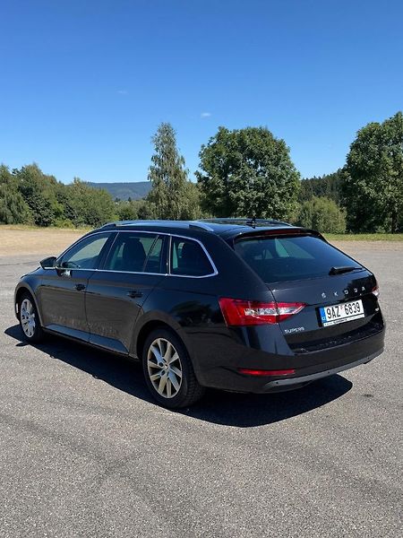 Škoda Superb (2023) 4x4 - fotka 21 z 21