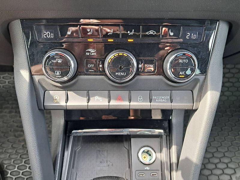 Škoda Karoq (2023) SPORTLINE 1.5 TSI / 110 kW DSG - fotka 14 z 29