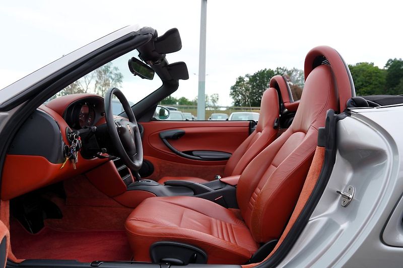 Porsche Boxster 2.5i/205PS/hardop/54.000 km !! - fotka 38 z 50