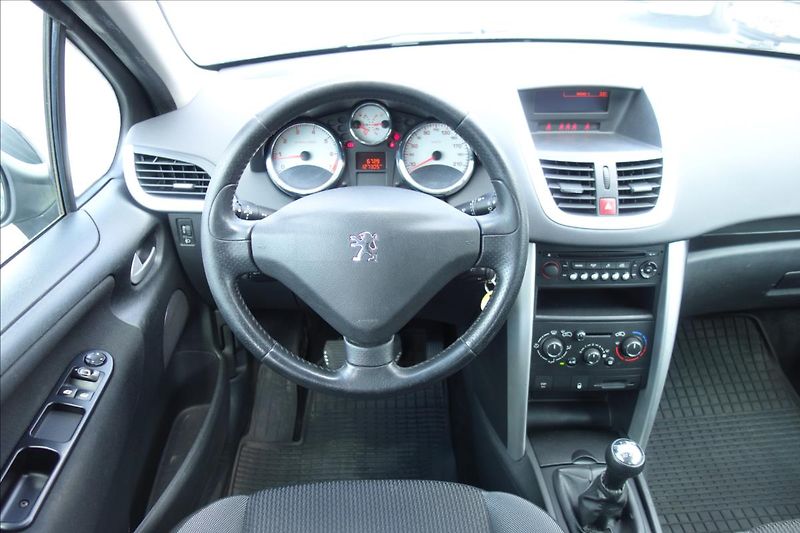 Peugeot 207 1,4 i 54KW, ČR, SERVIS. KN. - fotka 16 z 30