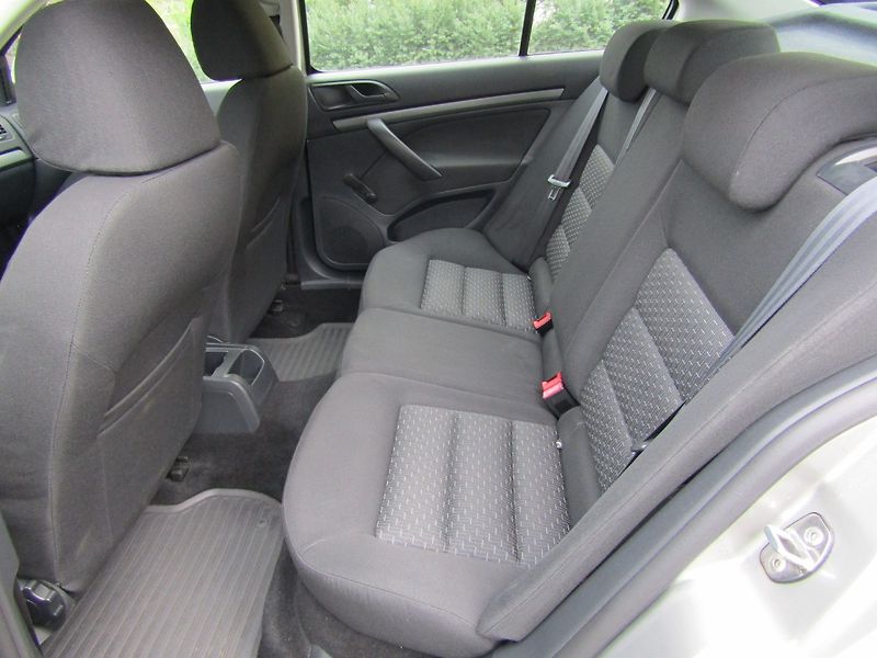Škoda Octavia (2009) 1.6 MPI 75kW 1.MAJITEL - fotka 21 z 35