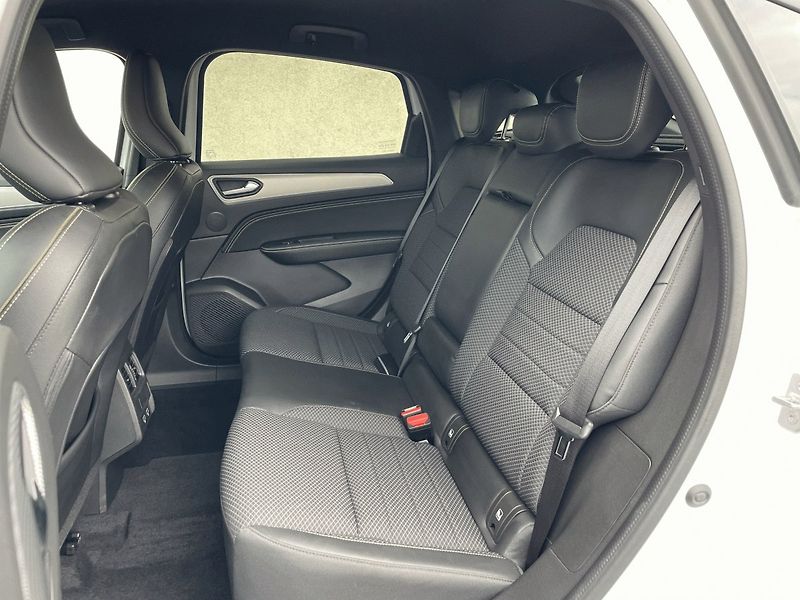 Renault Arkana (2025) TECHNO 1,3TCe 140k EDC - fotka 14 z 23