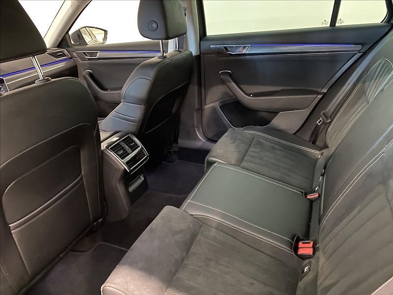 Škoda Superb 2,0 TDI 110kW Style Combi DSG - fotka 6 z 29