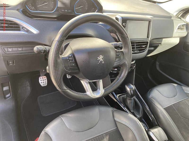 Peugeot 2008 (2017) 1.2 PT, Crossway, panor - fotka 12 z 17