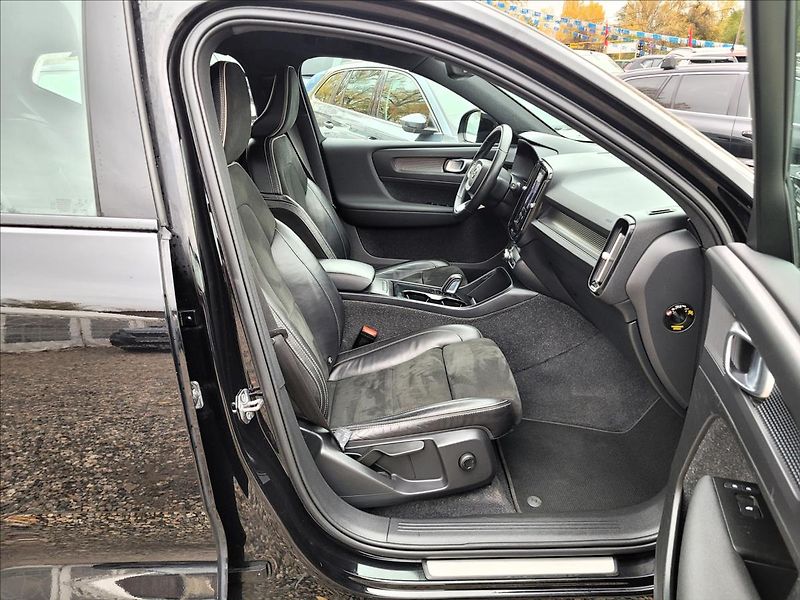 Volvo XC40 0,0 twin plus 300kw 78kWH 4x4 - fotka 12 z 49