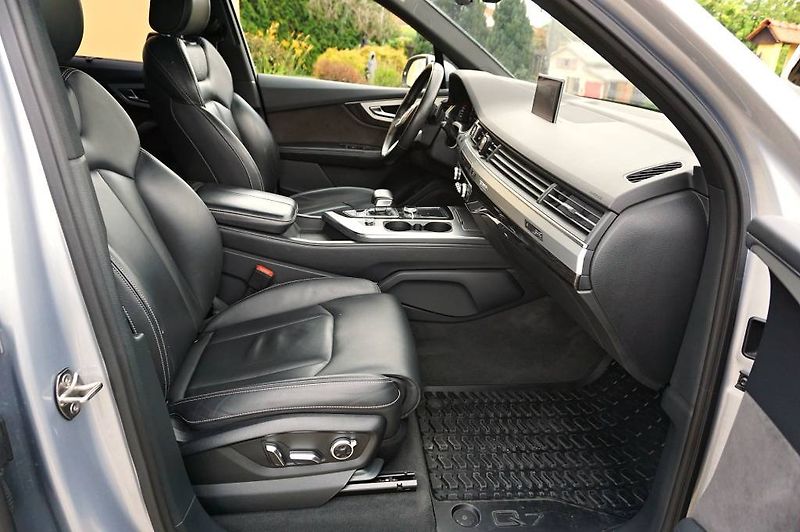 Audi Q7 (2016) S-LINE 3,0 TDI 200 kW - fotka 22 z 55