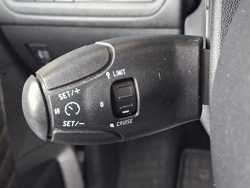 Peugeot 208 (2016) ALLURE Automat 1,2i 60kW - fotka 28 z 35