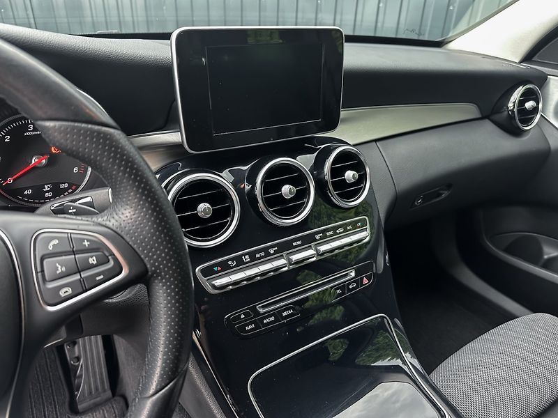 Mercedes-Benz Třídy C 200d AVNTGARDE - fotka 20 z 24