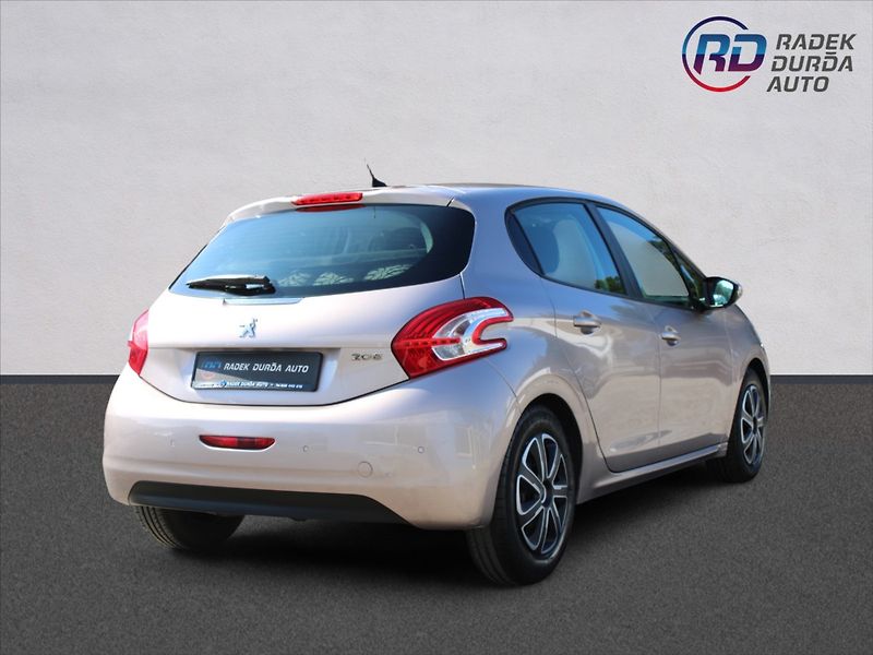 Peugeot 208 1,4 i  NOVÉ V ČR - fotka 5 z 23
