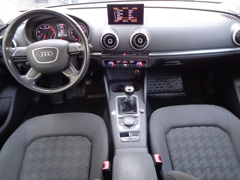 Audi A3 1.4 TSI Attraction  92 kW - fotka 12 z 20
