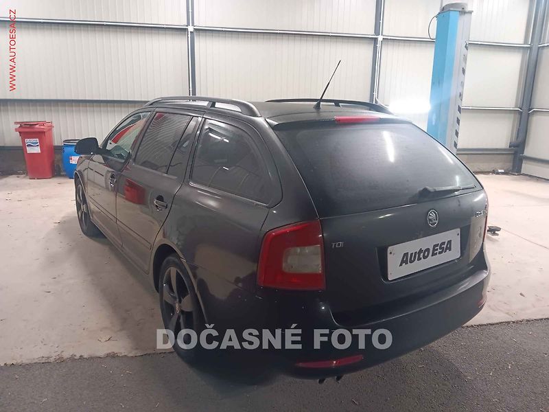 Škoda Octavia (2009) 1.9 TDi, servis.kniha - fotka 2 z 3