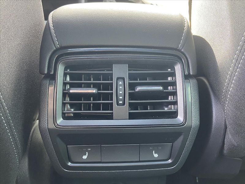 Škoda Karoq 2,0 TDI DSG Sportline 4x4 DPH - fotka 27 z 37