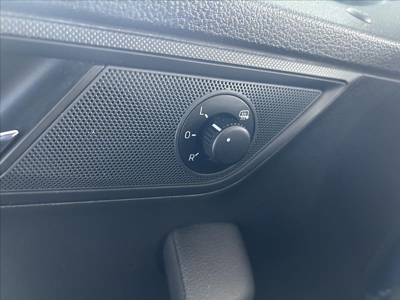 Škoda Fabia 1,2   TSI 66kW,SERVISKA,2.MAJ - fotka 8 z 20