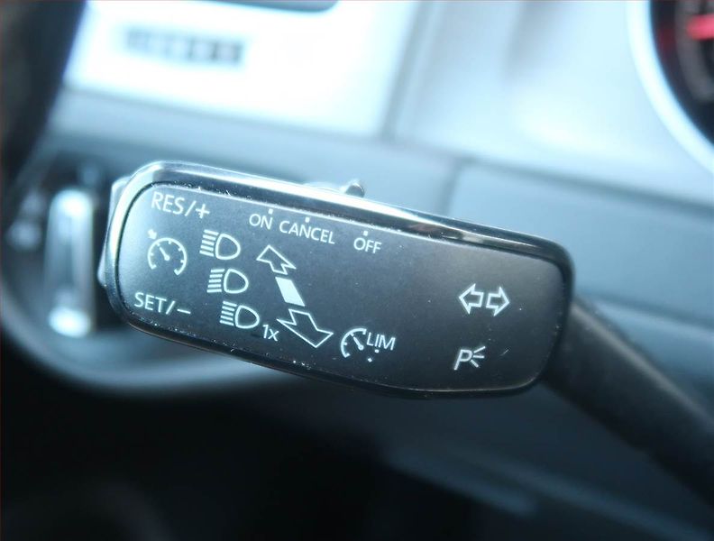 Volkswagen Golf (2013) Highline 1.2 TSI, Navi - fotka 18 z 19