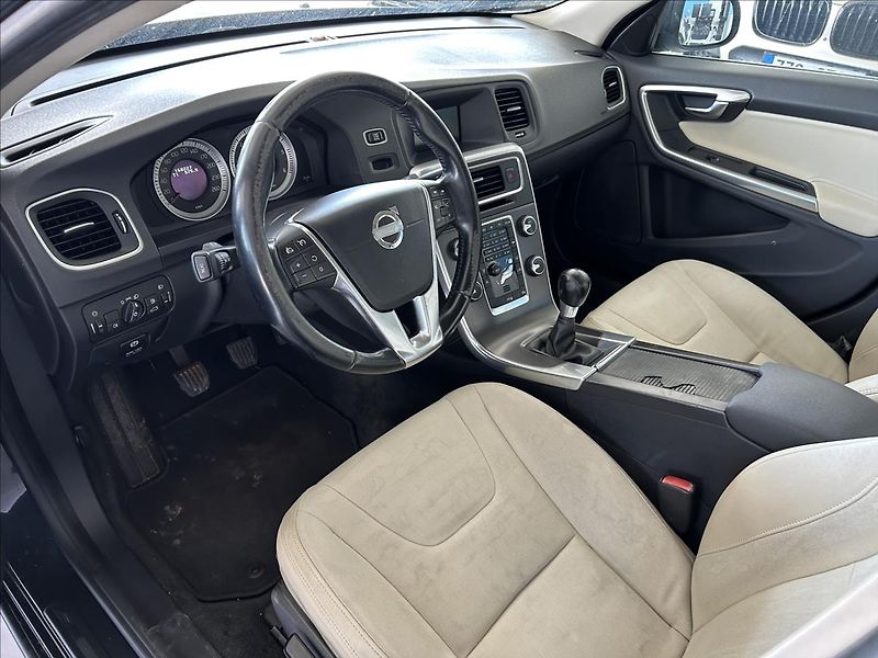 Volvo S60 1,6   D2,84kW - fotka 7 z 22