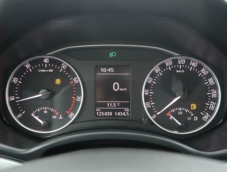 Škoda Octavia (2012) Scout 1.8 TSI, 4X4 - fotka 11 z 18
