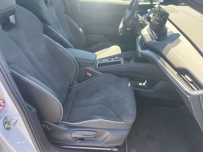Škoda Enyaq (2025) 82 kWh 210kW Sportline 85 - fotka 12 z 27