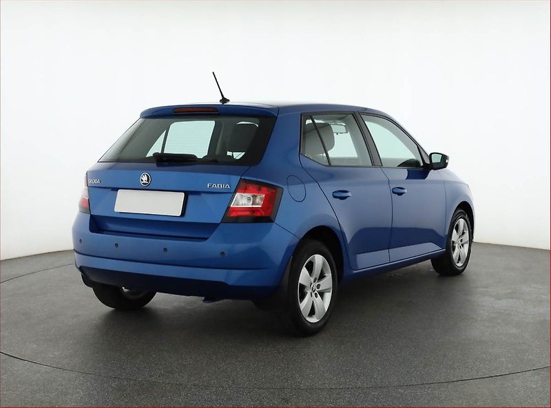 Škoda Fabia (2017) 1.2 TSI, Park. senzory - fotka 5 z 16