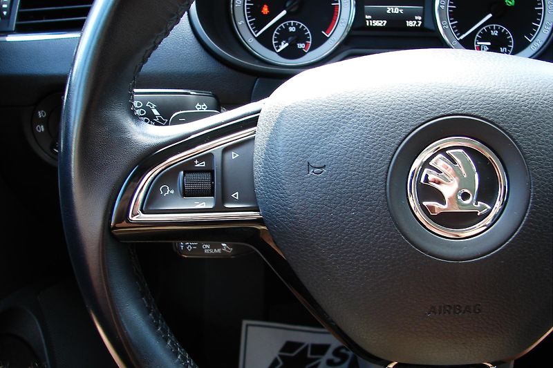 Škoda Octavia 2.0 TDi DSG LED NAVI ČR-ZADÁNO - fotka 23 z 43